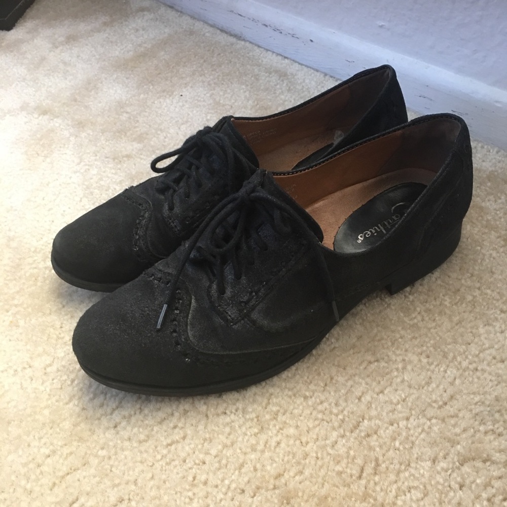 Classic black suede oxford lace-up